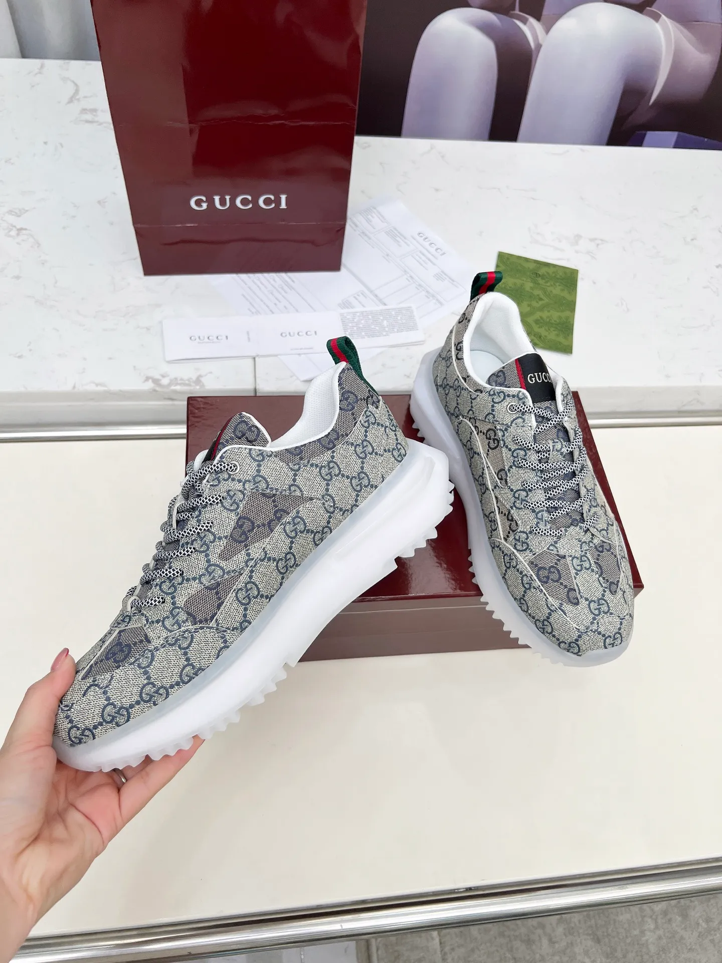 Factory direct sales p560🐘🐘women's shoes women's clothing ❤️‍🔥❤️‍🔥❤️‍🔥Gucci series 2.0 sports shoes are made with heavy investment❤️‍🔥❤️‍🔥❤️‍🔥Renewed interpretation of the brand's iconic striped webbing elements😍😍When retro genes collide with futuristic design🎊🎊This new pair of Gucci shoes directly reaches the trend threshold💥 ✔️Caron color contrast + classic stripes, GG reflective piping, visual impact, and comes with high-light filter when out on the street ✔️Multi-layer structure of different materials, mesh breathability, leather shaping, outsole EVA foam and TPU combination😍😍😍Fashion and practicality online ✔️Details of double G midsole + iconic double G lock shoelaces, retro DNA is crazy and restless, and every step is based on the trendy aesthetic❤️❤���❤️❤️ Matching code: male 39-44
